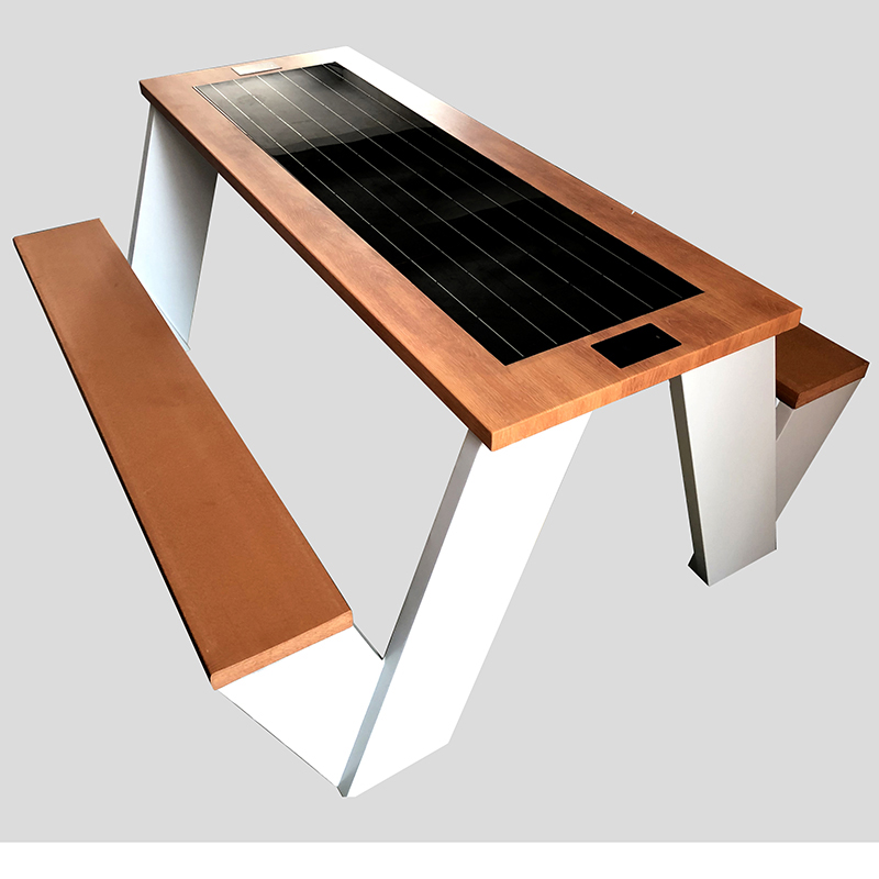 Masă de picnic din lemn inteligent cu alimentare solară și WiFi gratuit